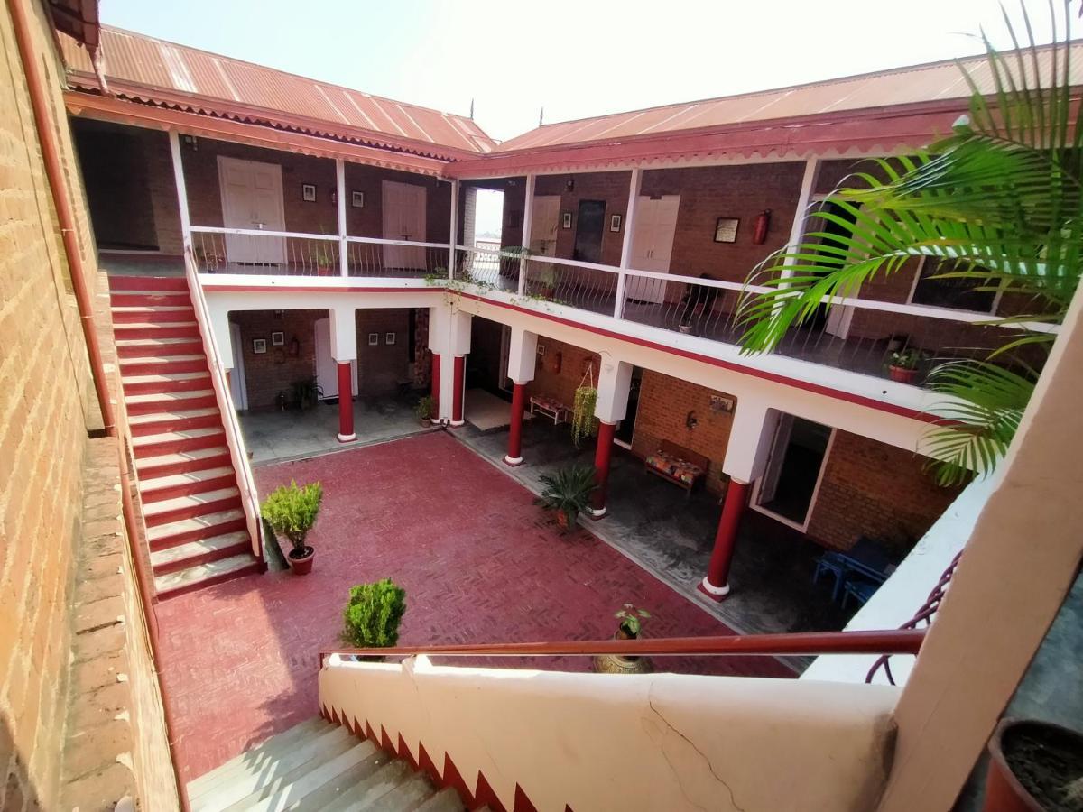 Hotel Naurang Yatri Niwas Garli Exterior foto