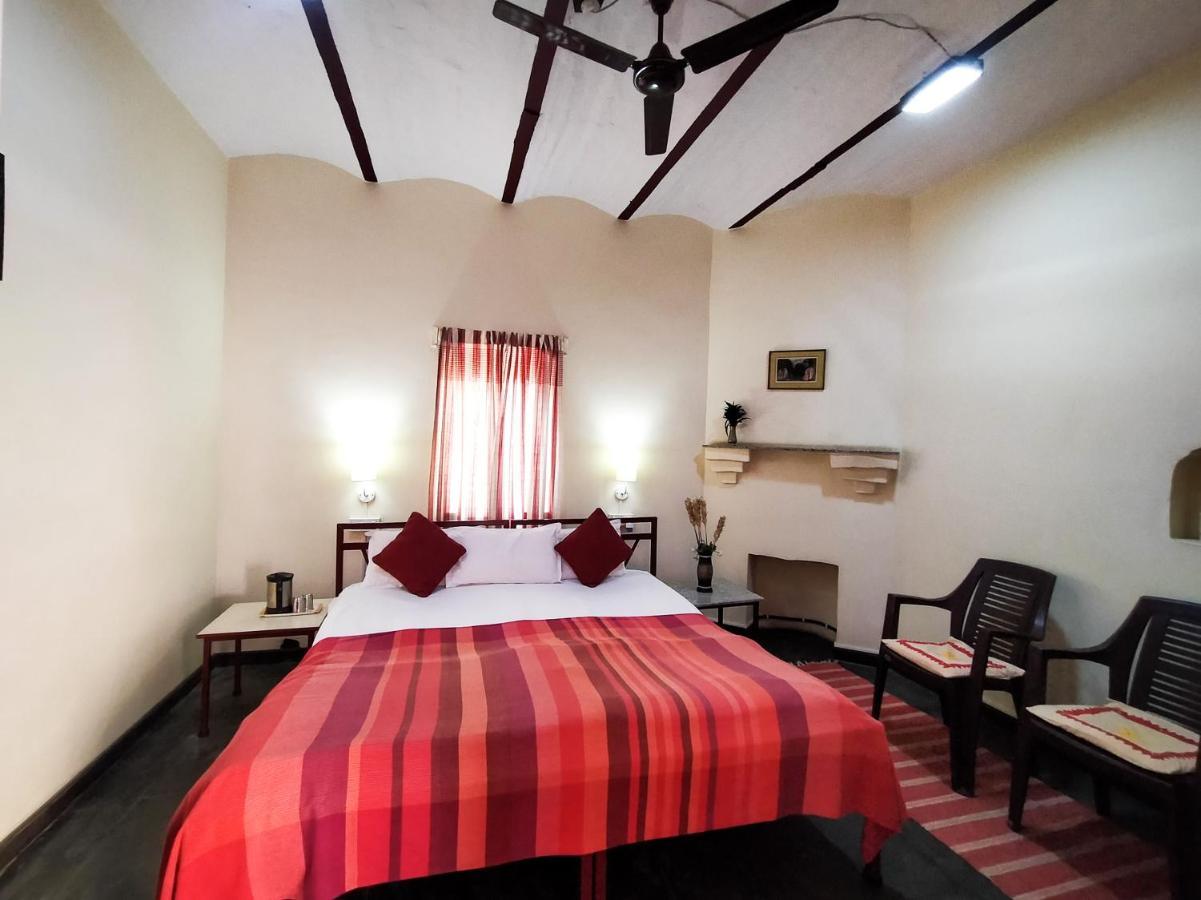 Hotel Naurang Yatri Niwas Garli Exterior foto