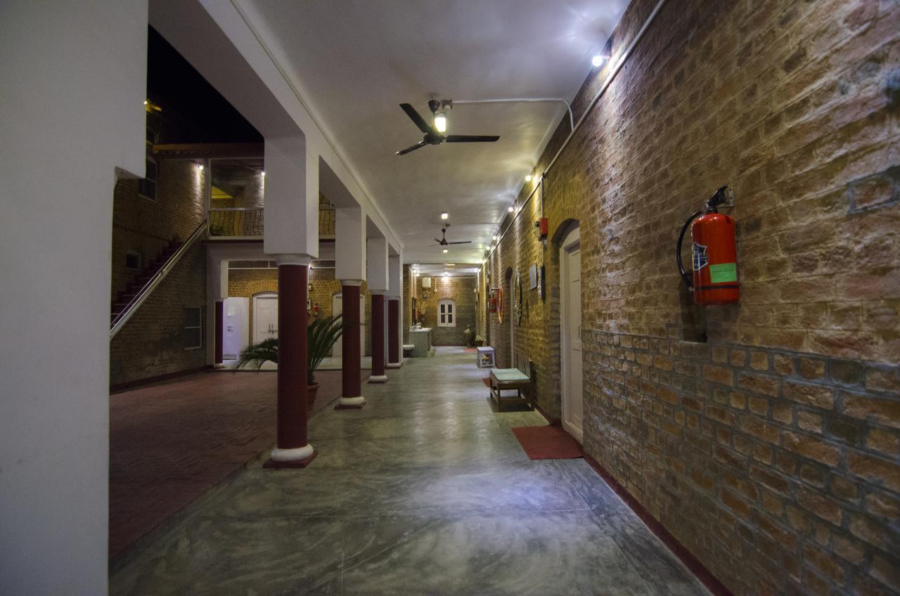 Hotel Naurang Yatri Niwas Garli Exterior foto